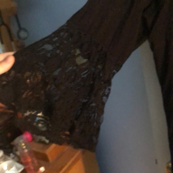 Blouse with lace arms and back - Picture 2 of 4